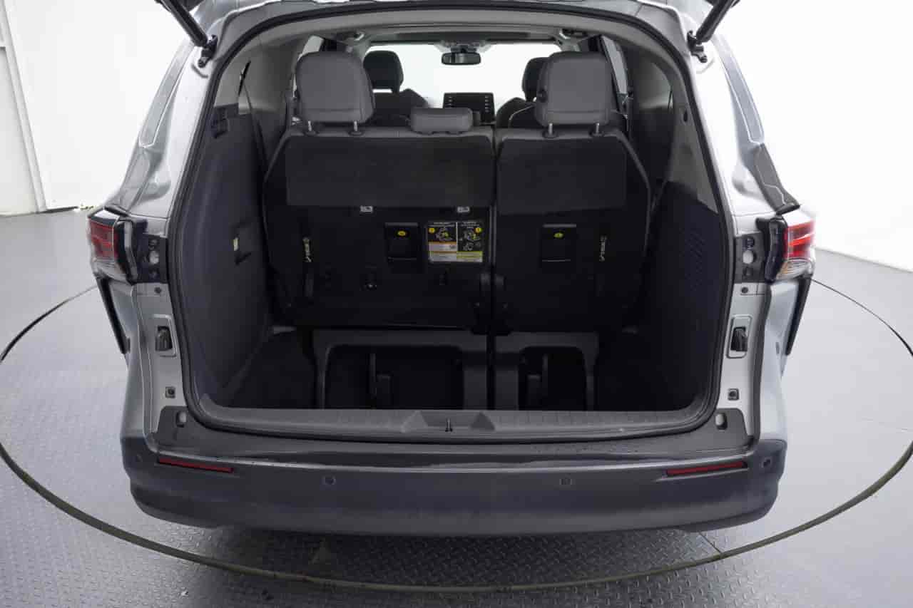 TOYOTA Sienna - 7