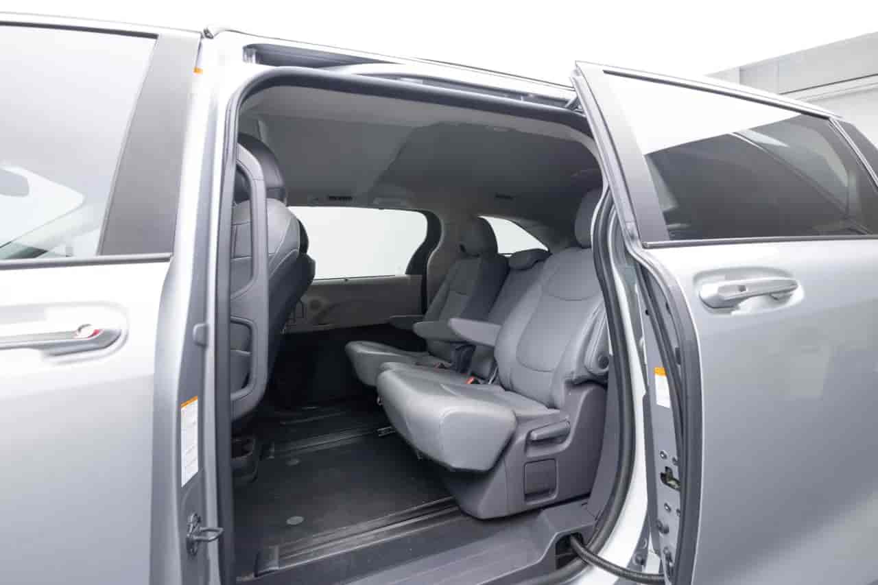 TOYOTA Sienna - 8
