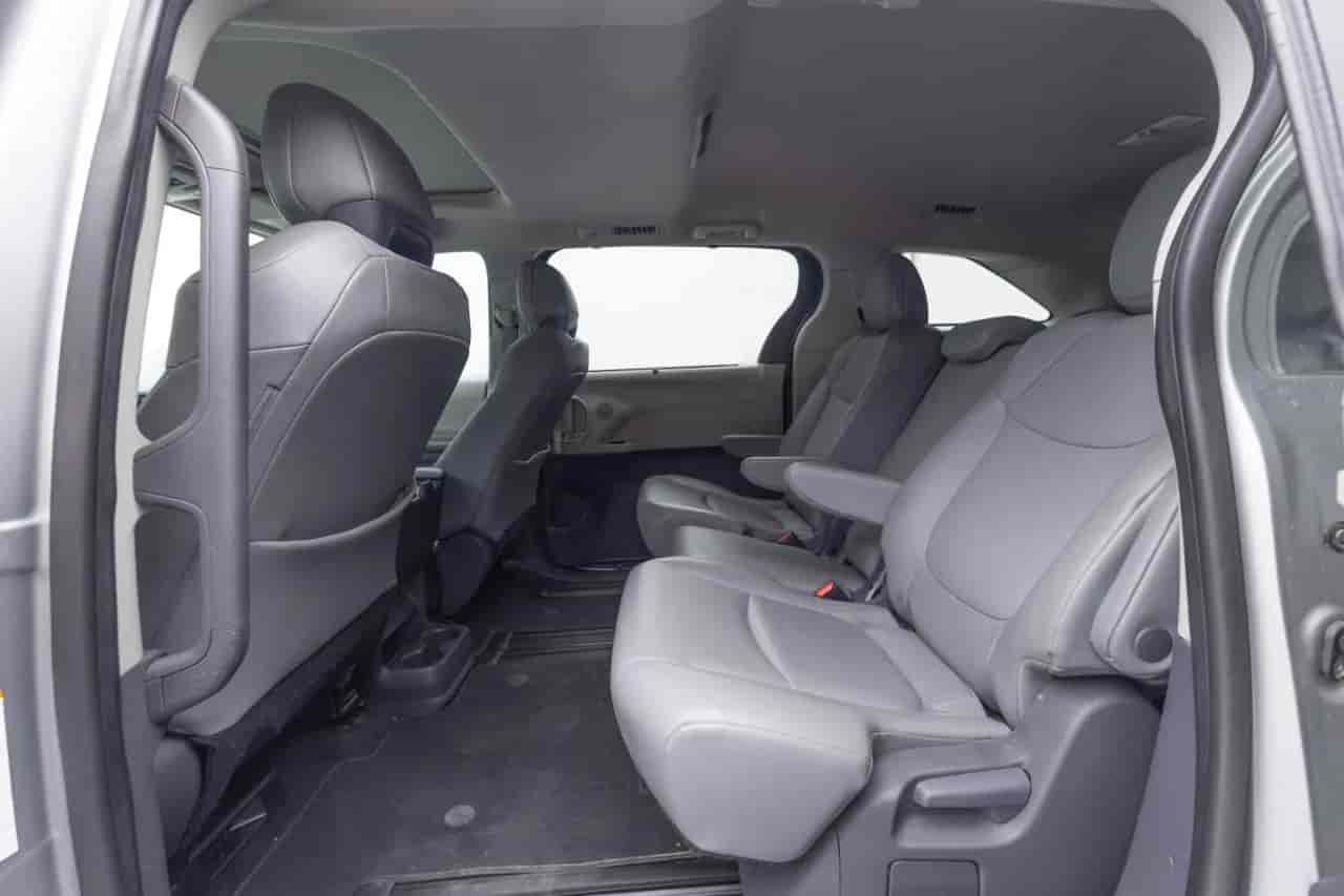TOYOTA Sienna - 9