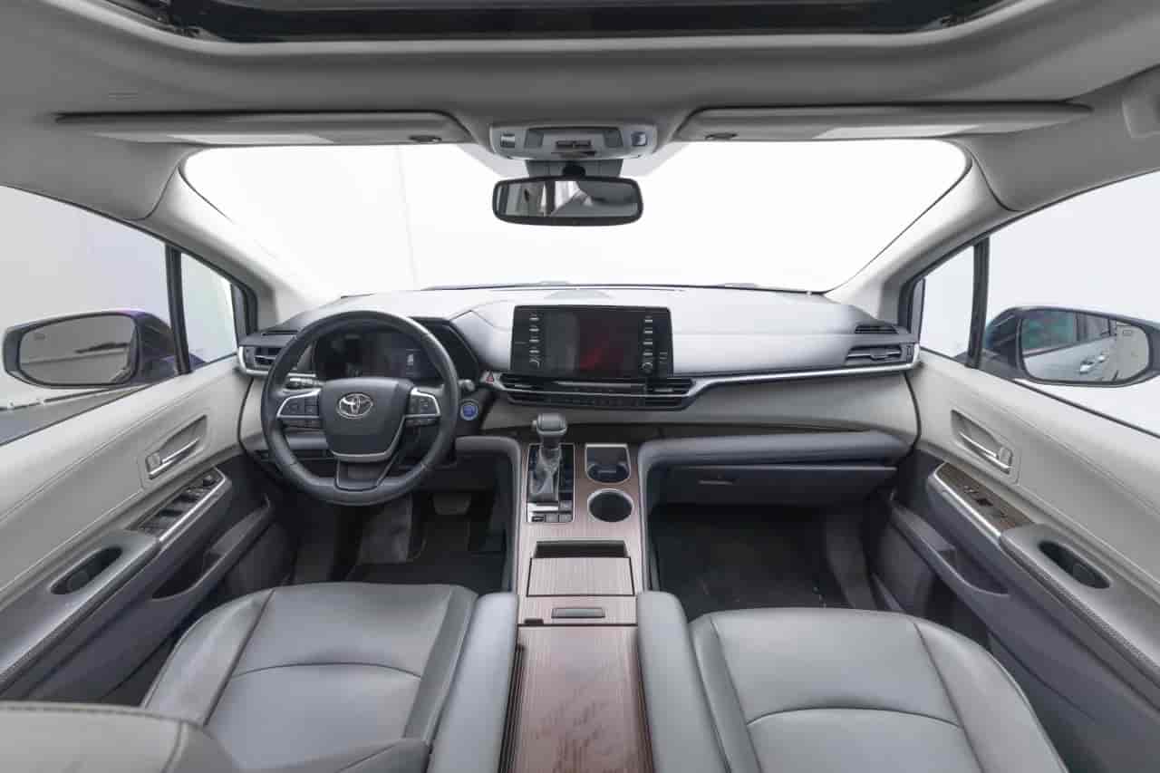 TOYOTA Sienna - 10