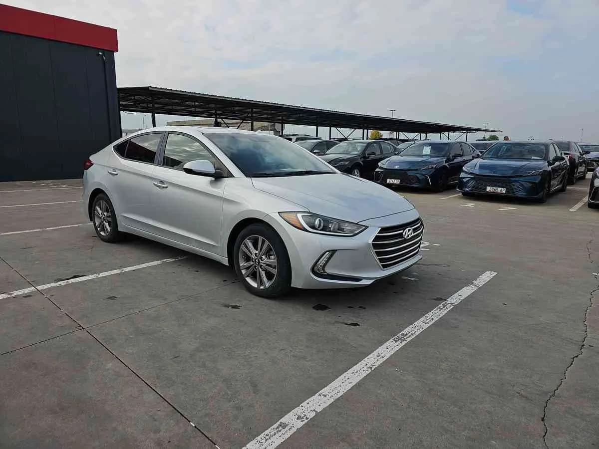 HYUNDAI Elantra - 3
