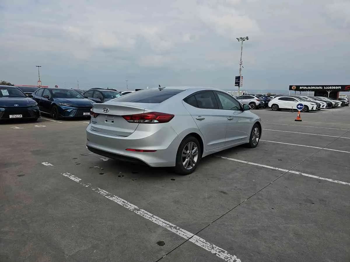 HYUNDAI Elantra - 4
