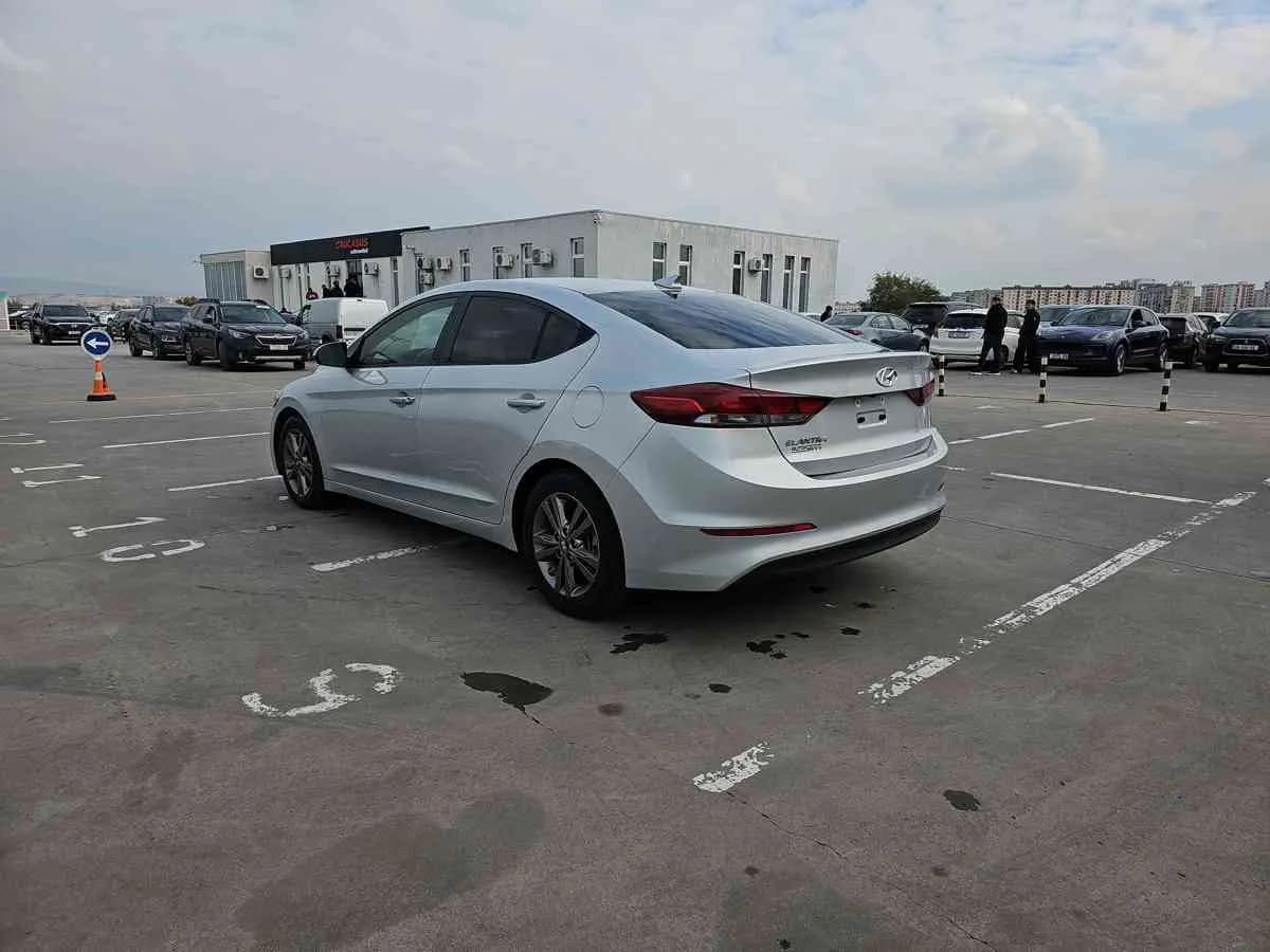 HYUNDAI Elantra - 6