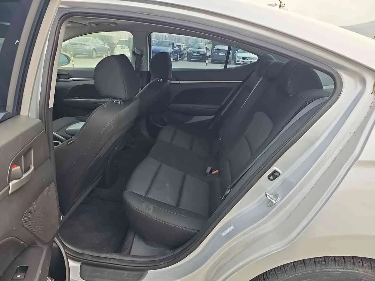 HYUNDAI Elantra - 7