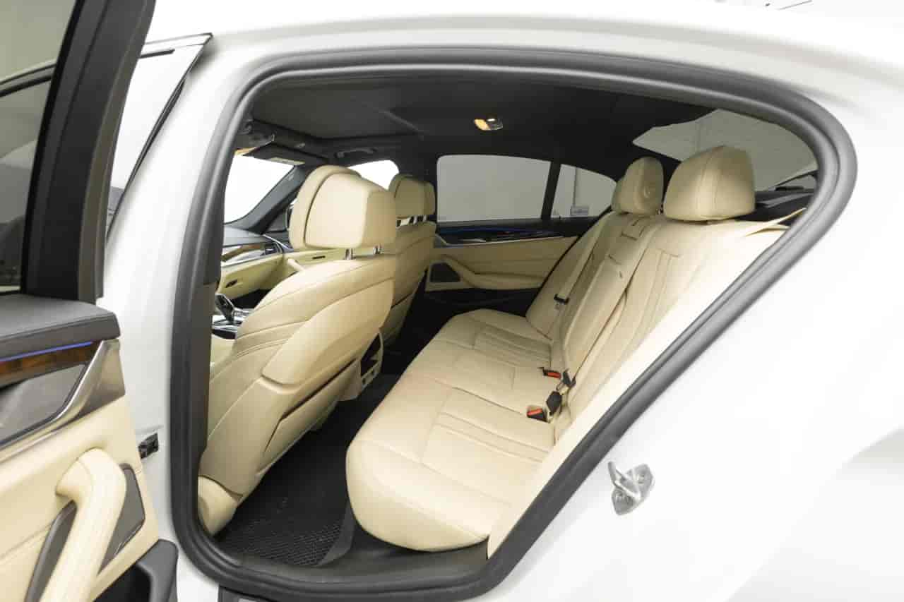 BMW 540i - 8