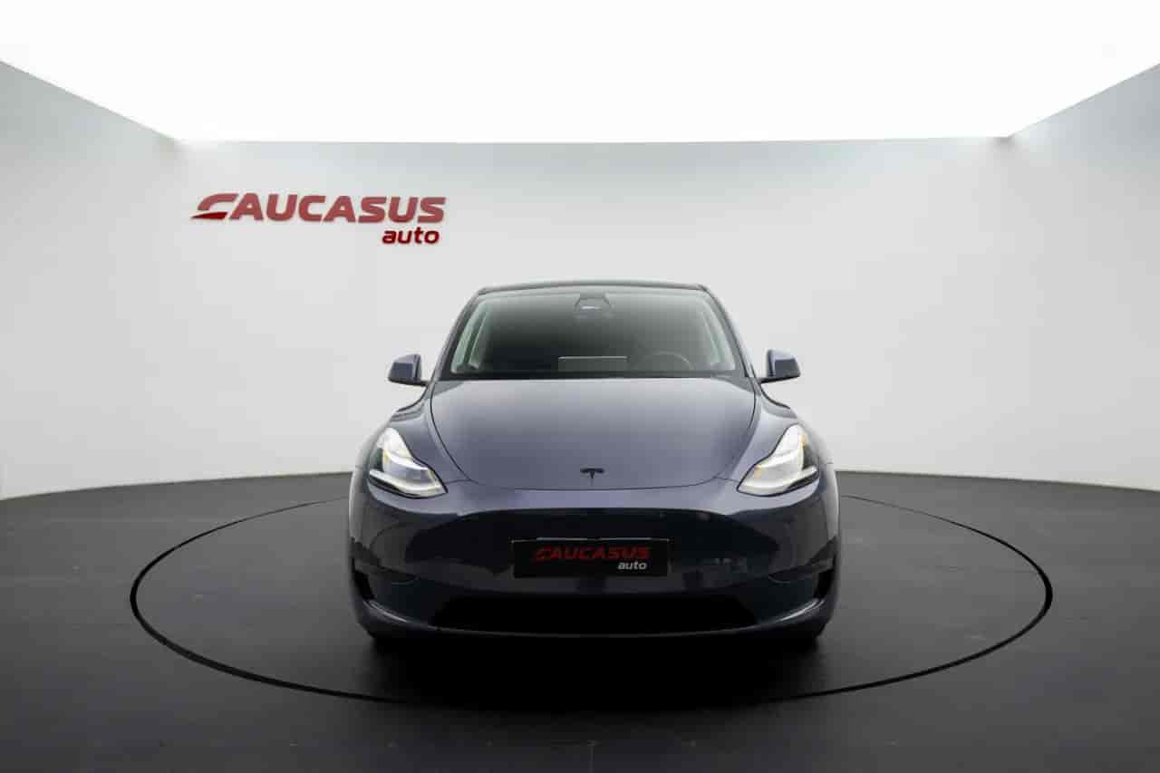 TESLA Model Y - 2