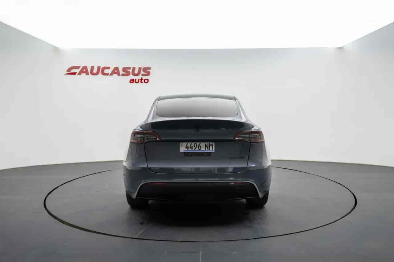 TESLA Model Y - 5
