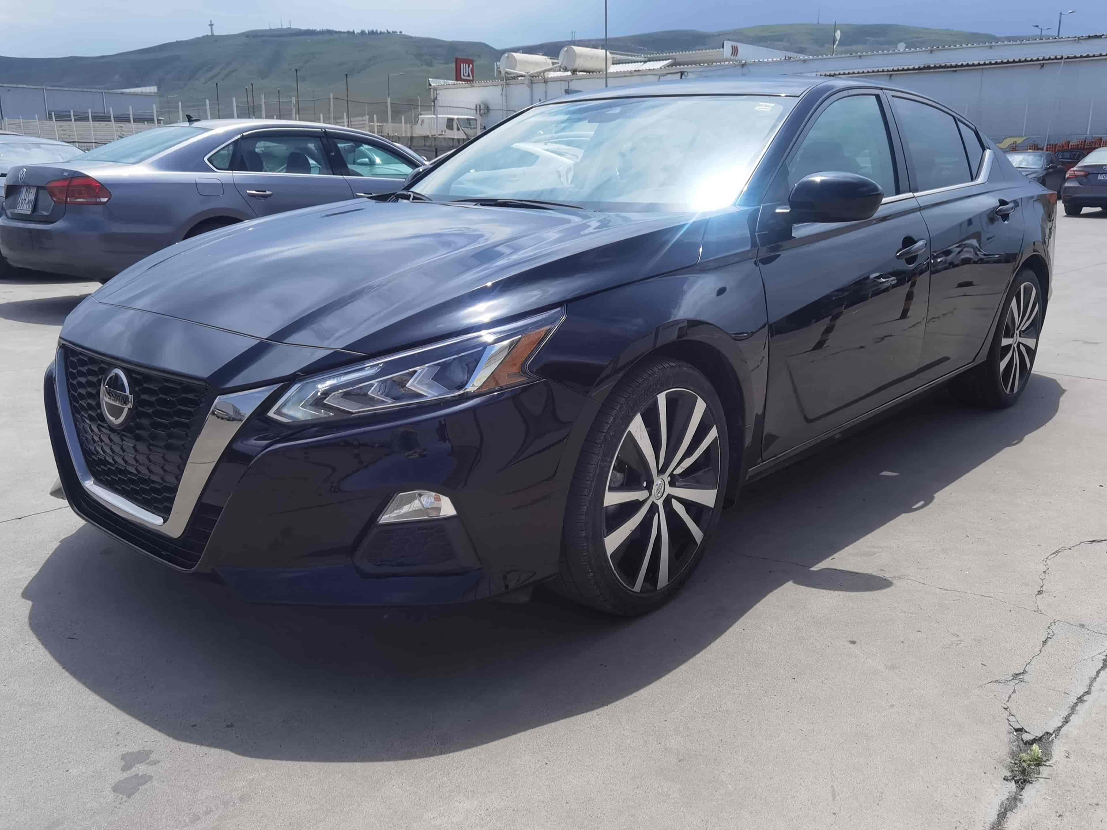 NISSAN Altima - 1