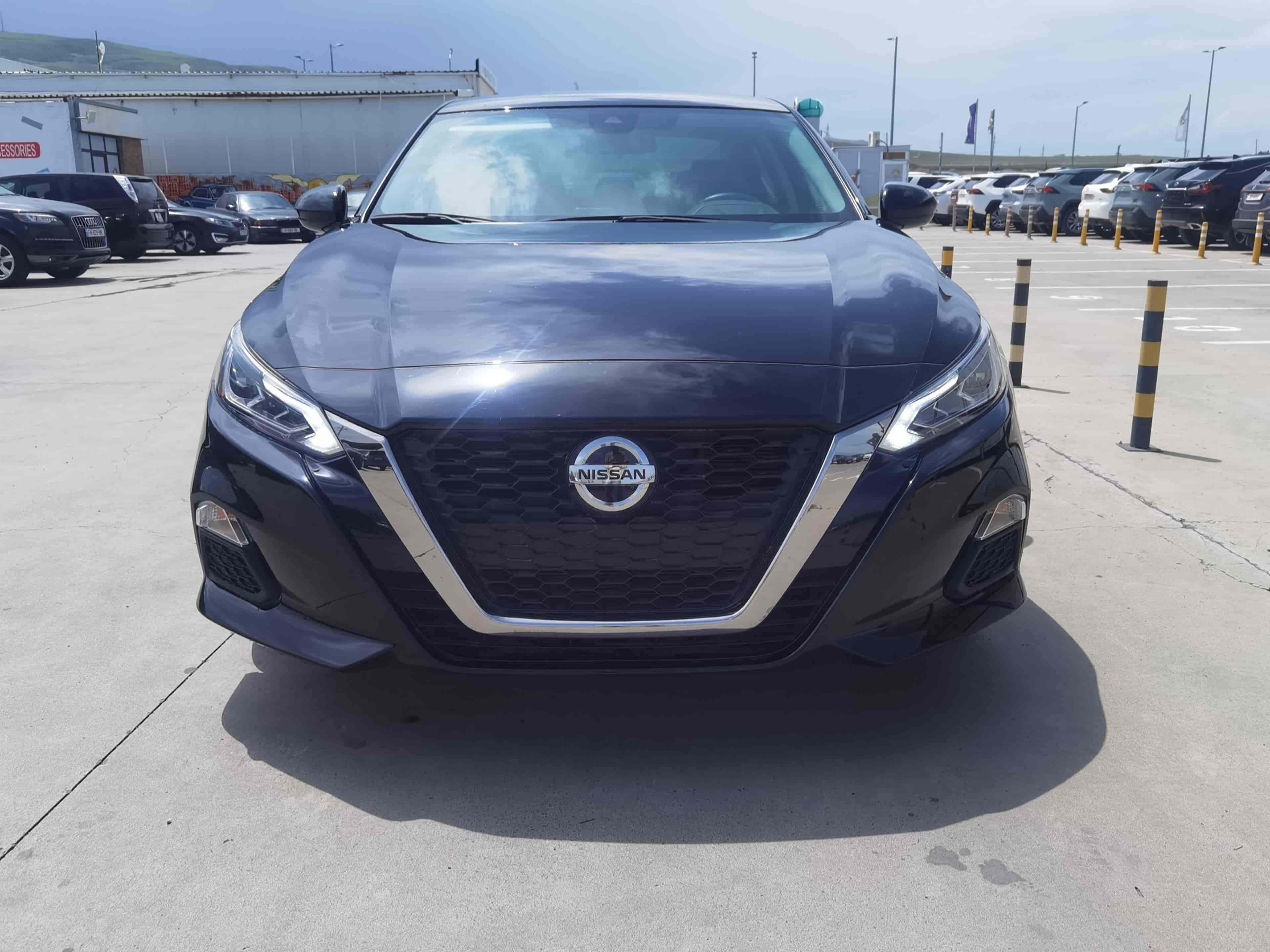 NISSAN Altima - 2