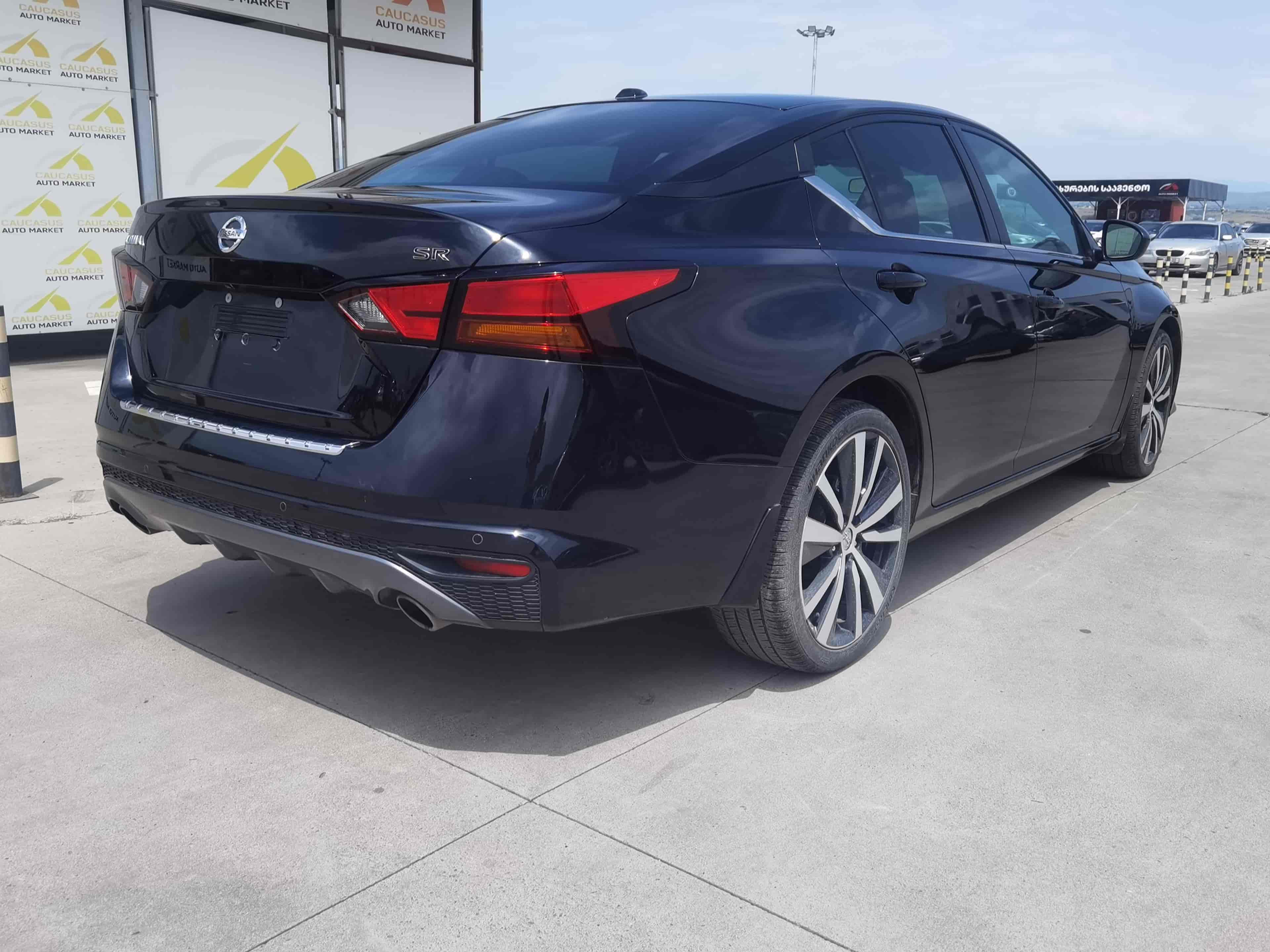 NISSAN Altima - 4