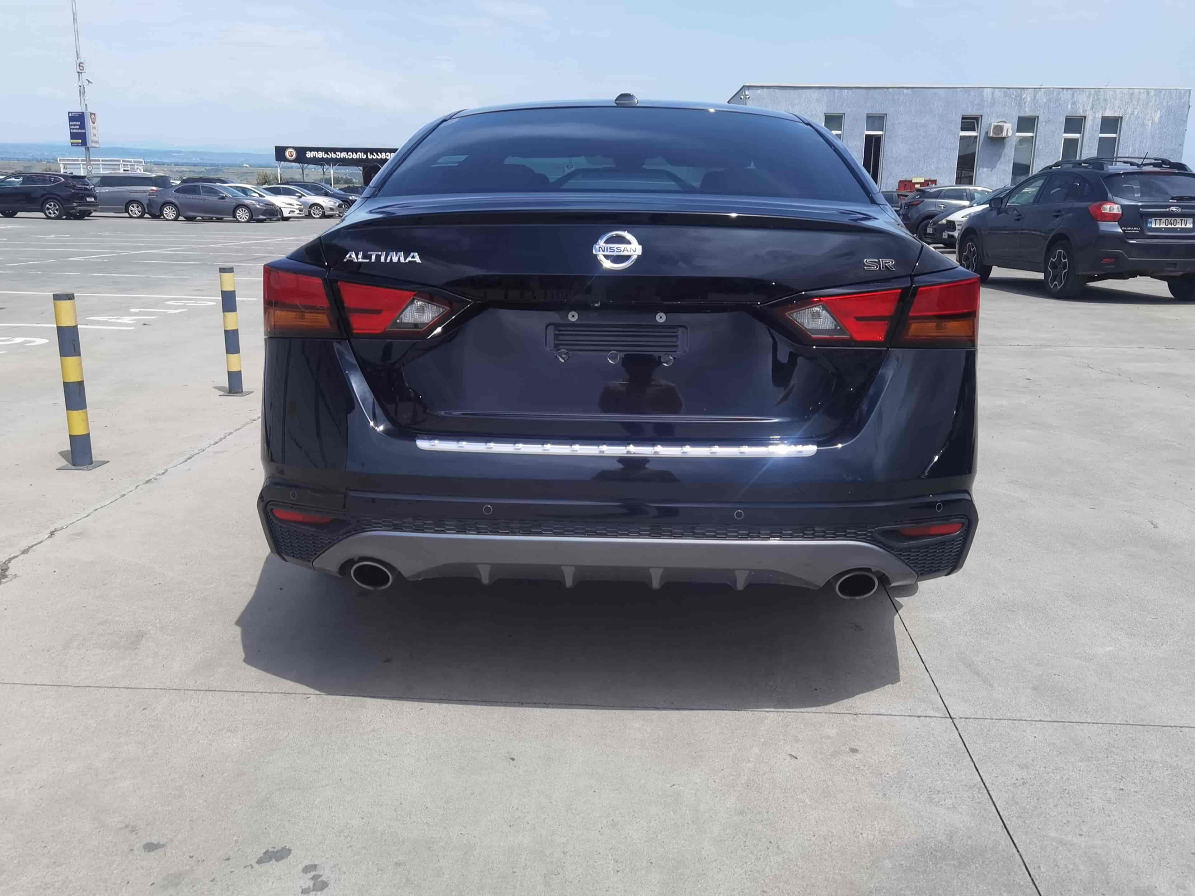 NISSAN Altima - 5