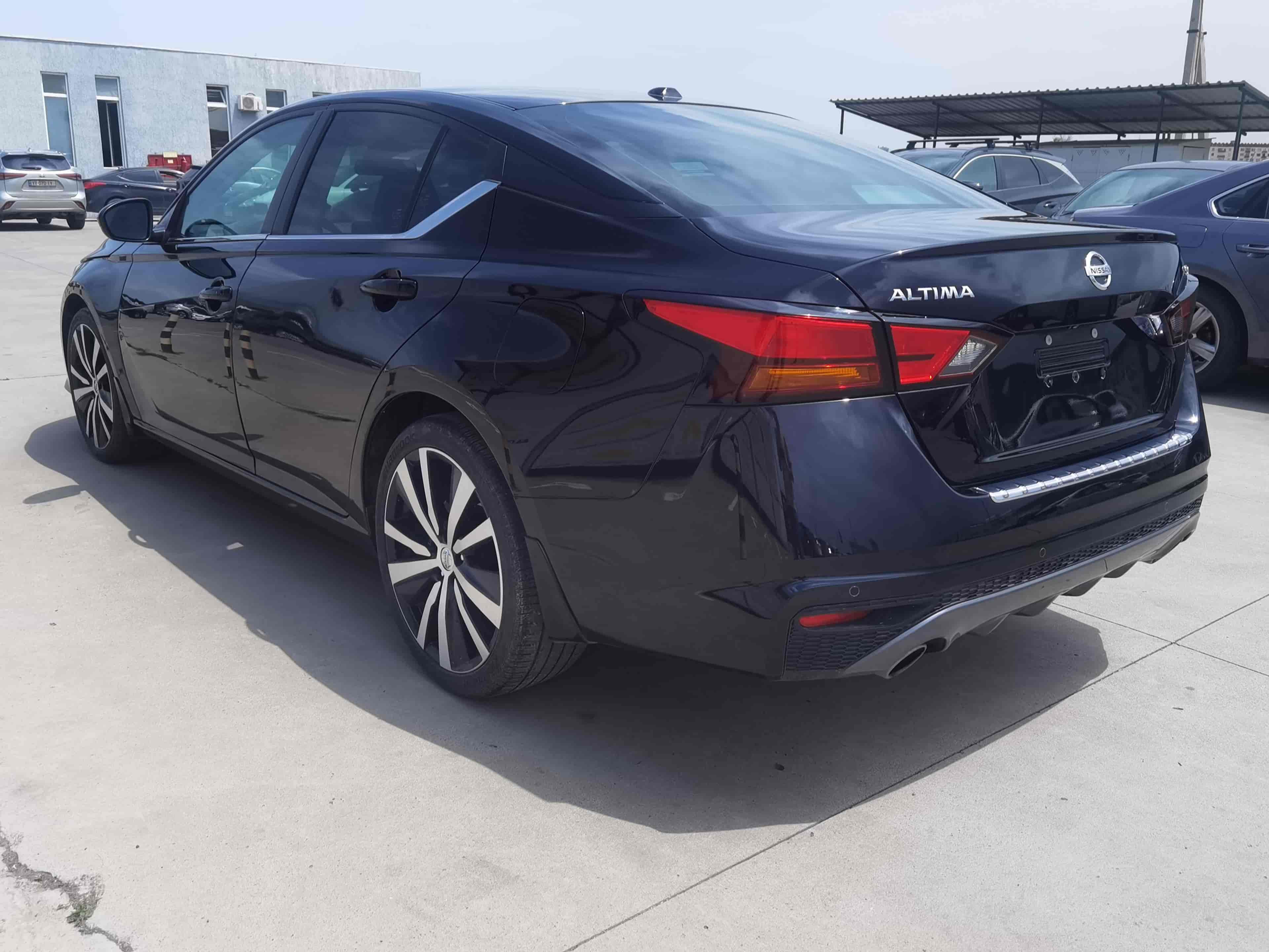 NISSAN Altima - 6