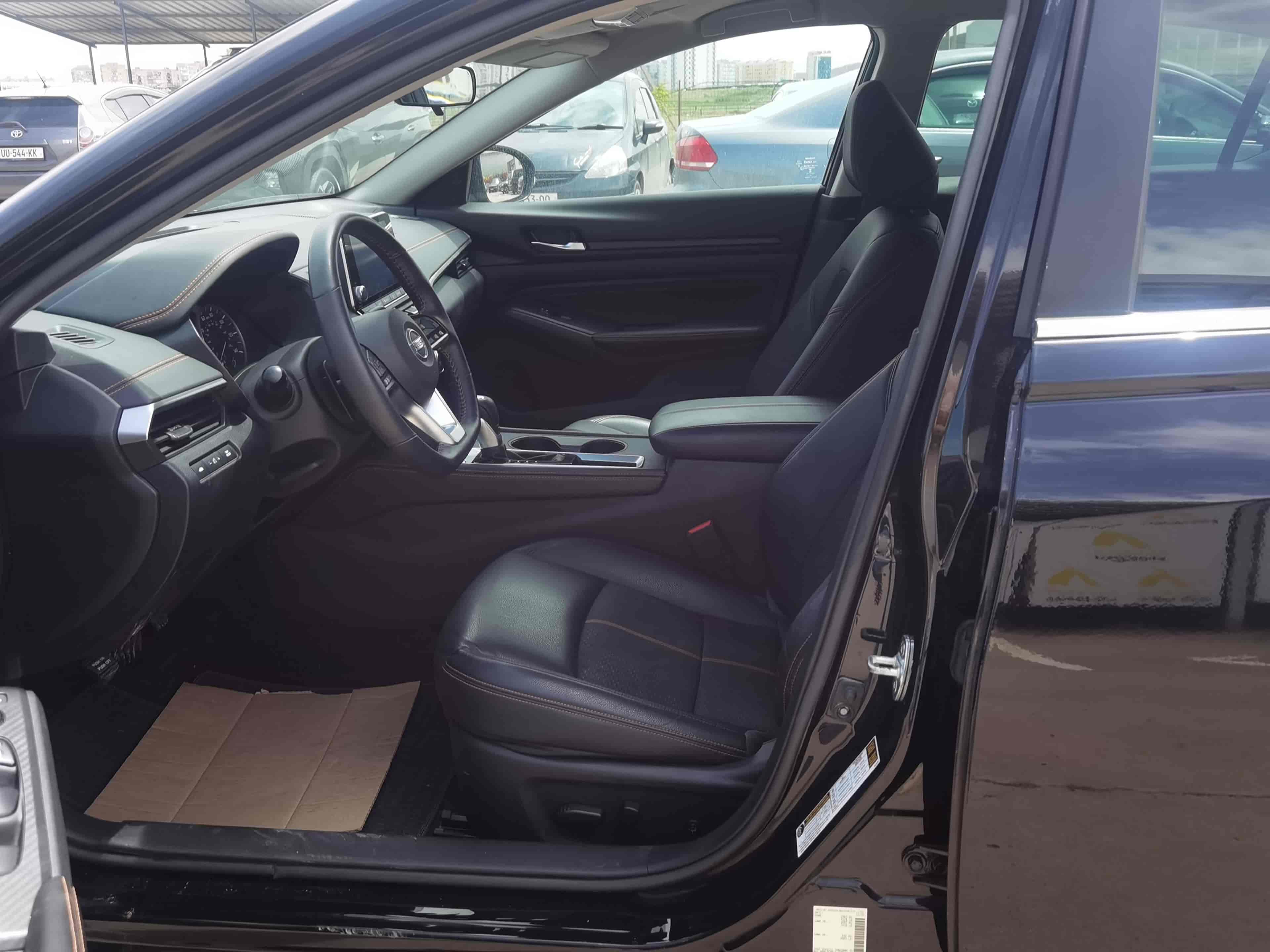 NISSAN Altima - 9