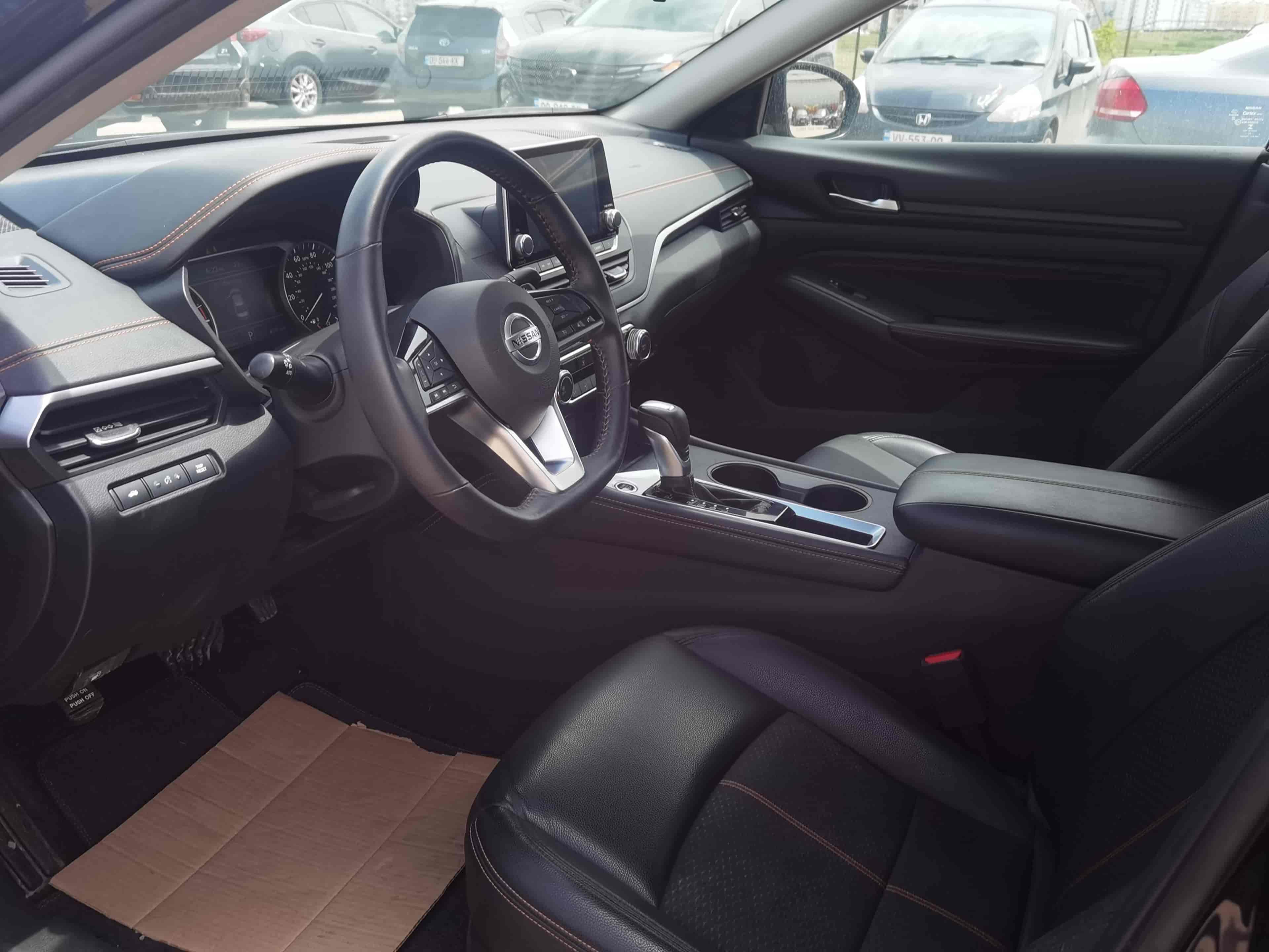 NISSAN Altima - 10