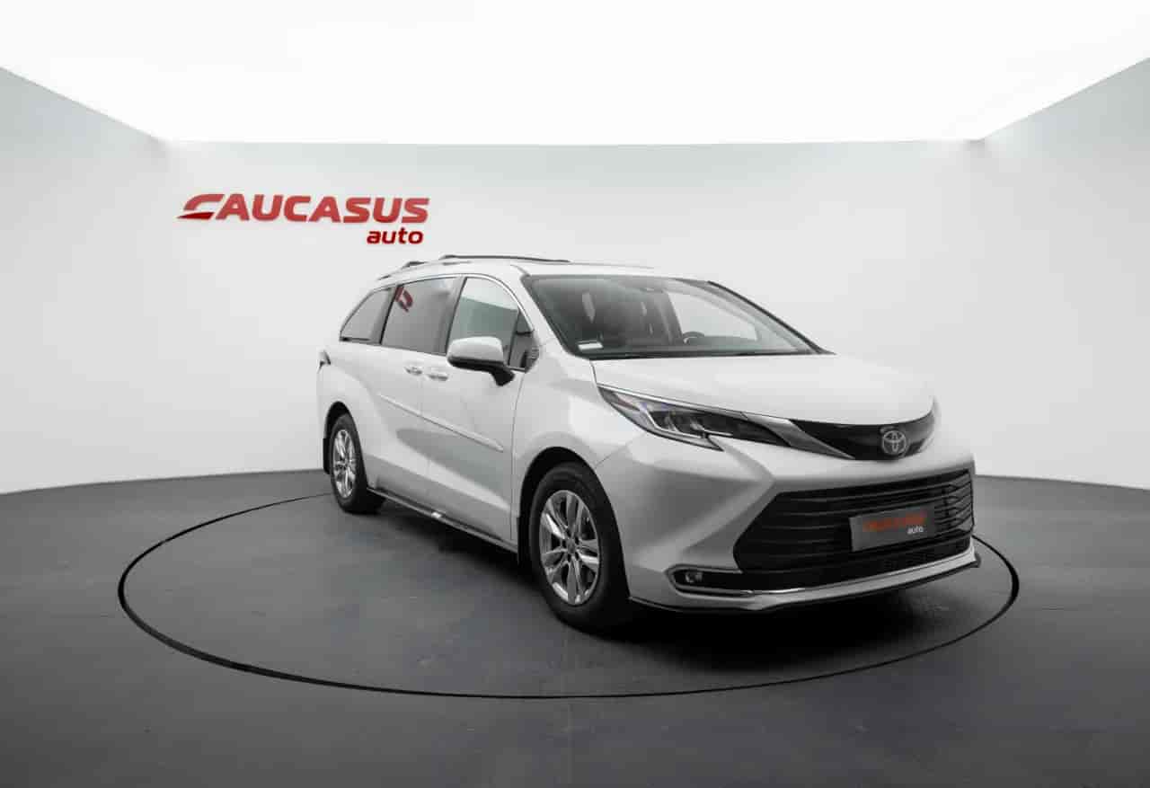 TOYOTA Sienna - 3