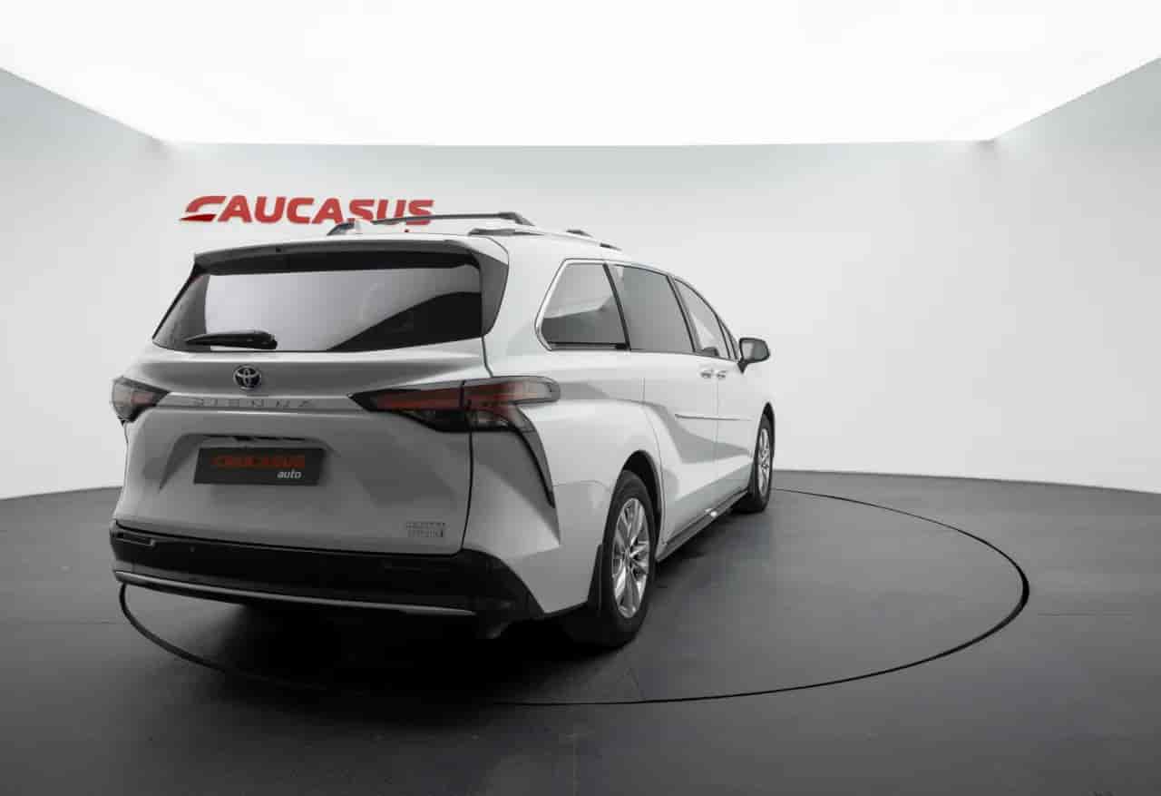 TOYOTA Sienna - 4