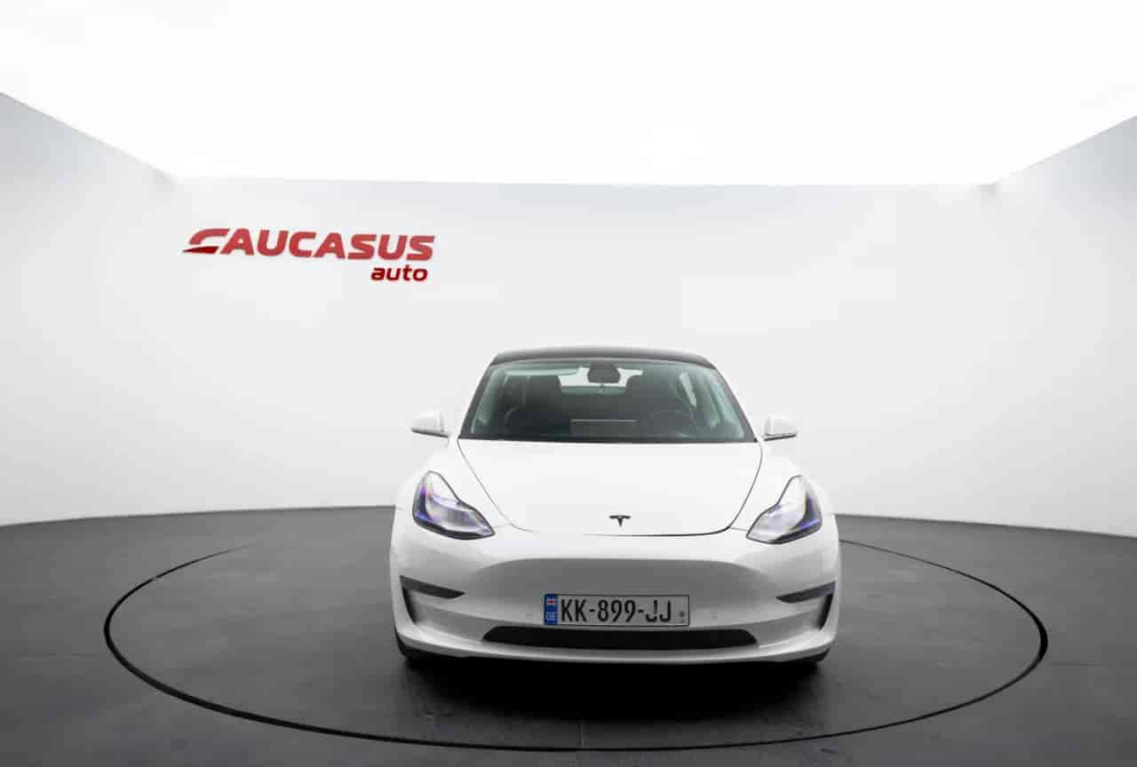 TESLA Model 3 - 2