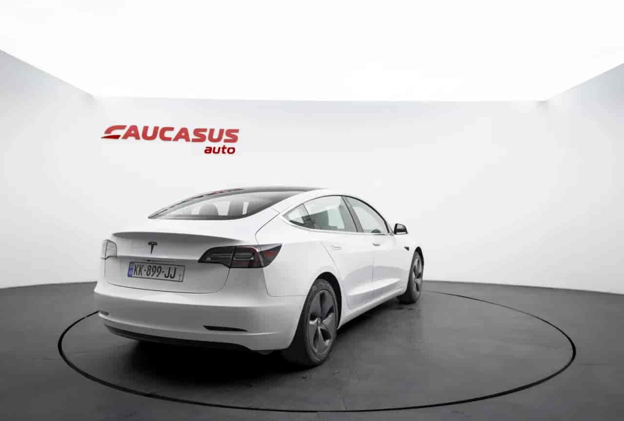 TESLA Model 3 - 4