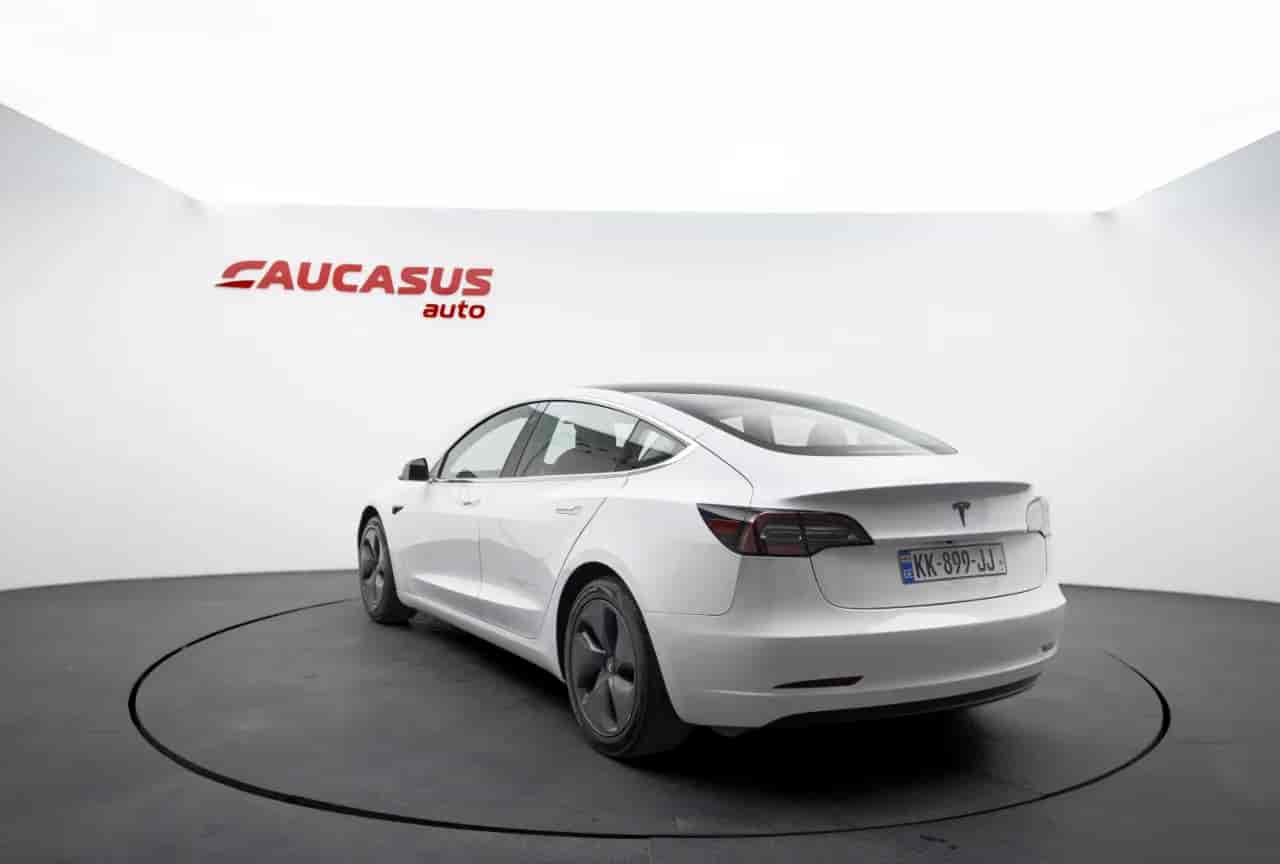 TESLA Model 3 - 6