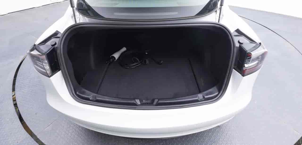 TESLA Model 3 - 7