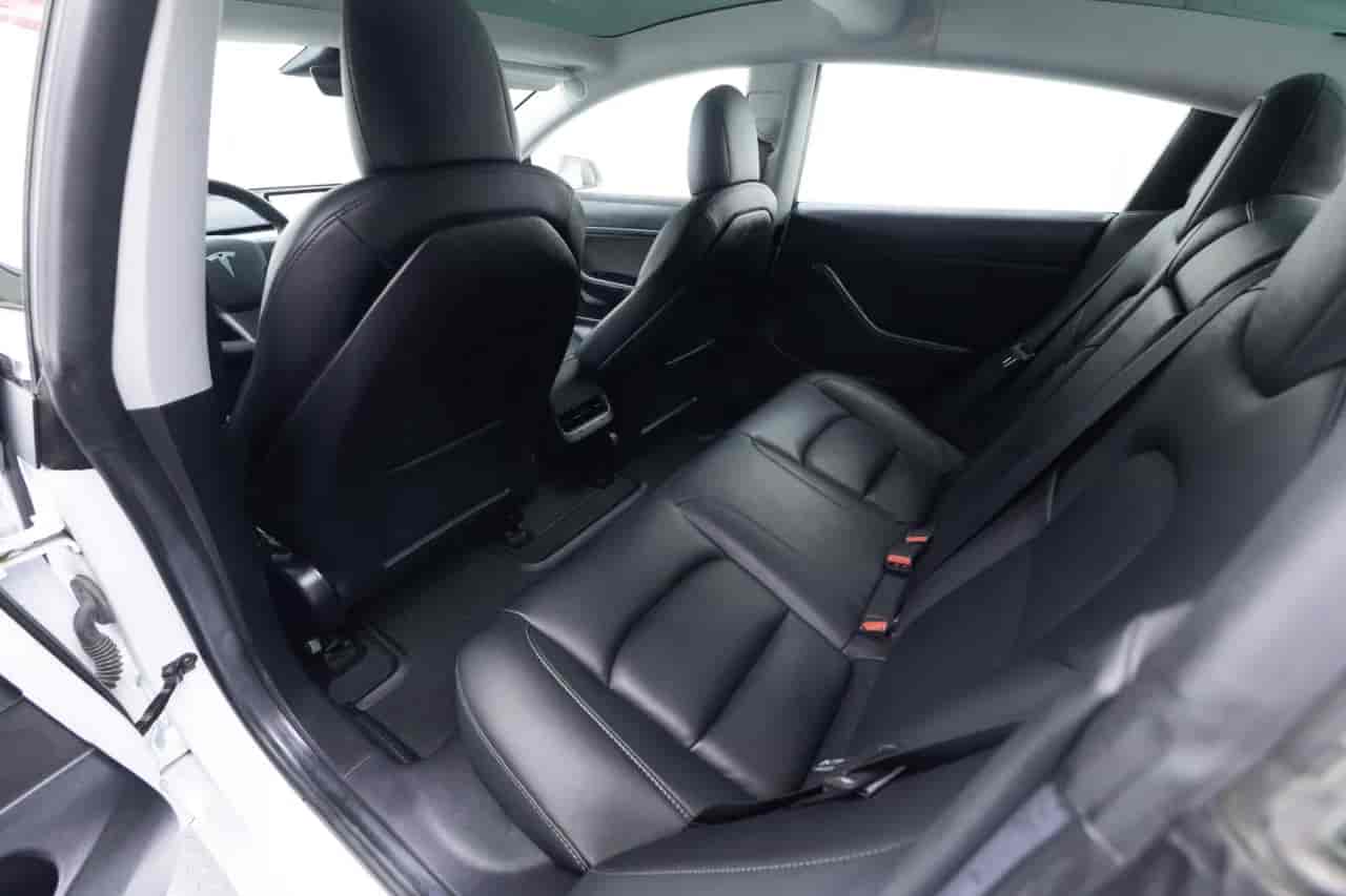 TESLA Model 3 - 8
