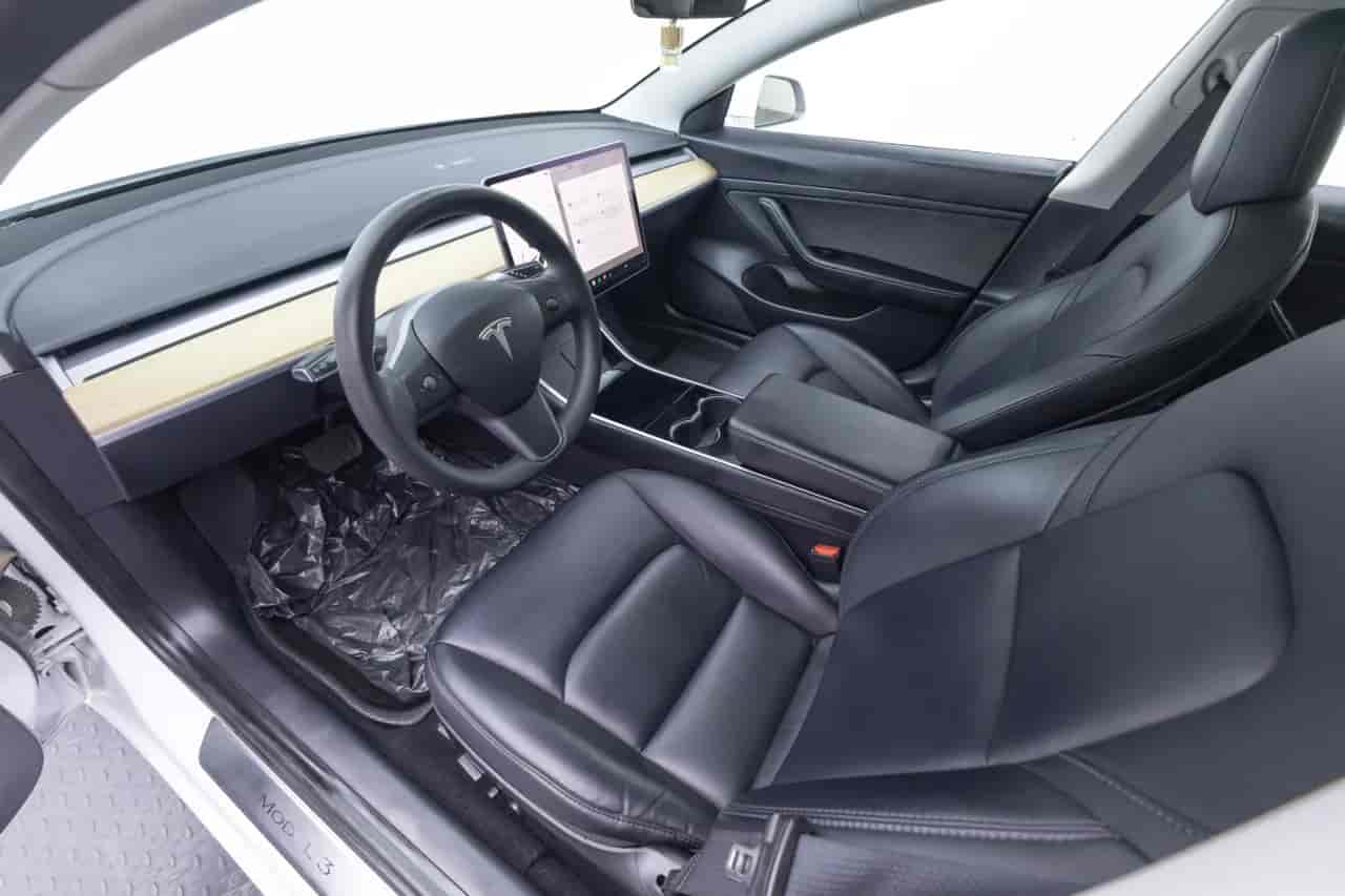 TESLA Model 3 - 10