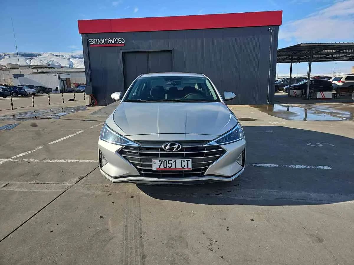 HYUNDAI Elantra - 2