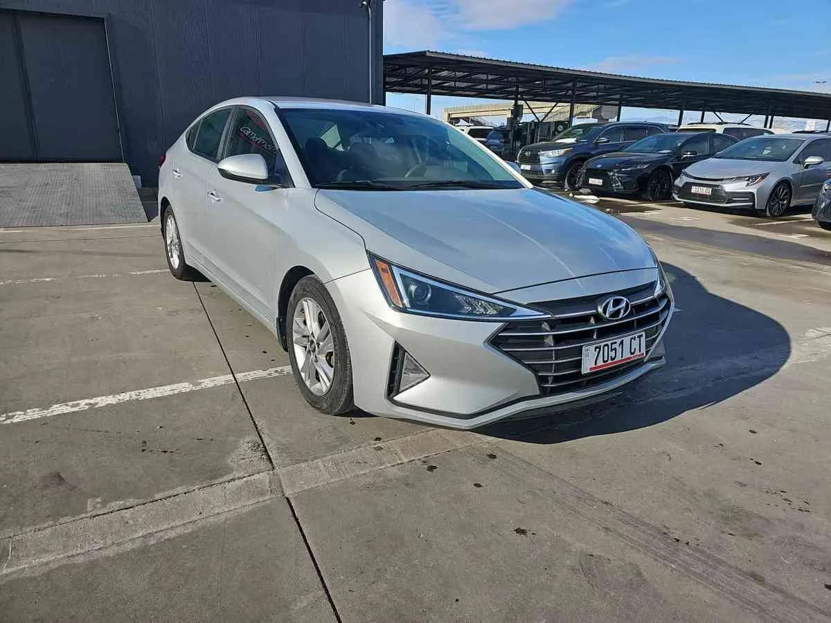 HYUNDAI Elantra - 3