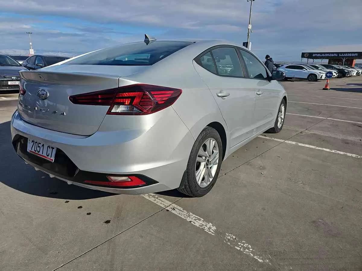 HYUNDAI Elantra - 4