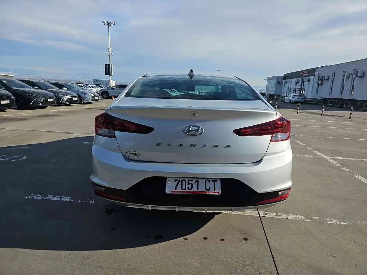 HYUNDAI Elantra - 5