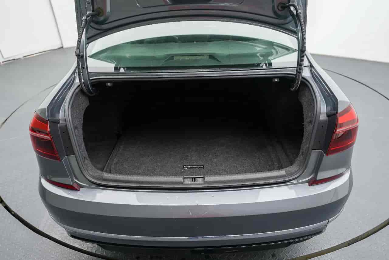 VOLKSWAGEN Passat - 7