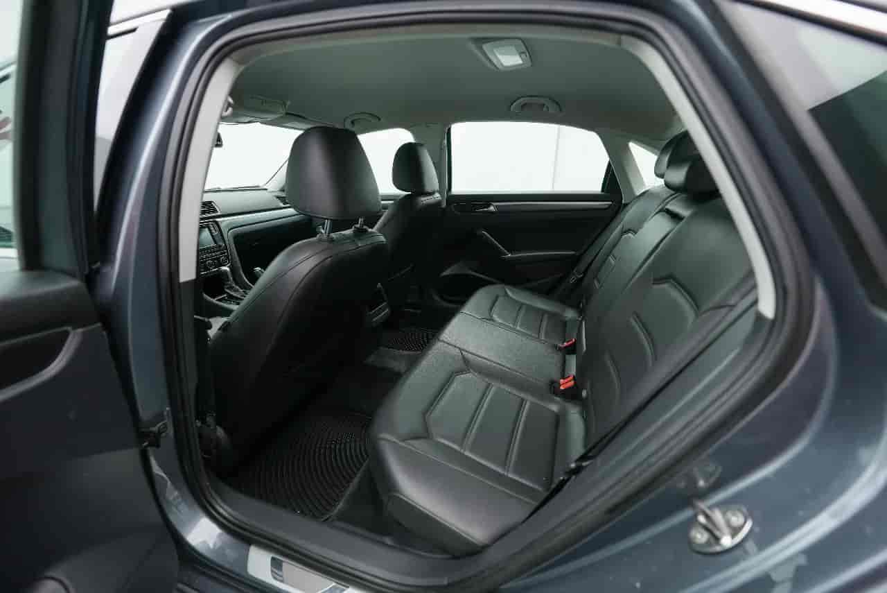 VOLKSWAGEN Passat - 8