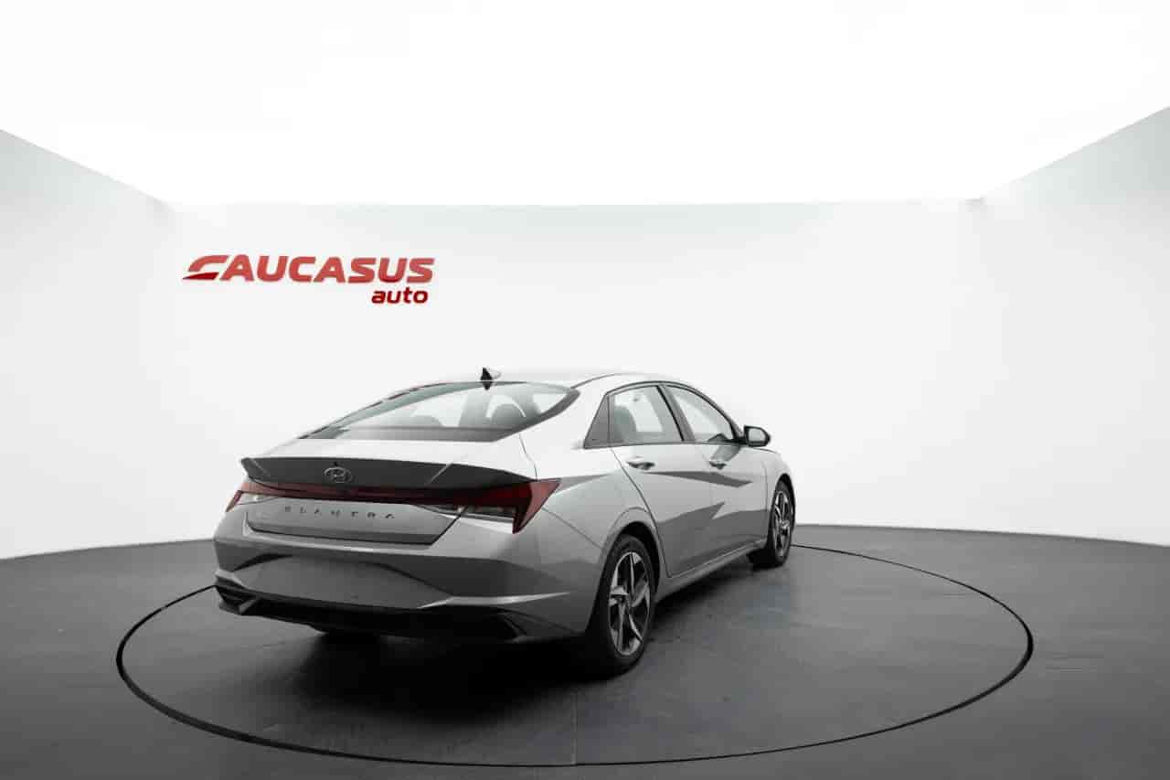 HYUNDAI Elantra - 4