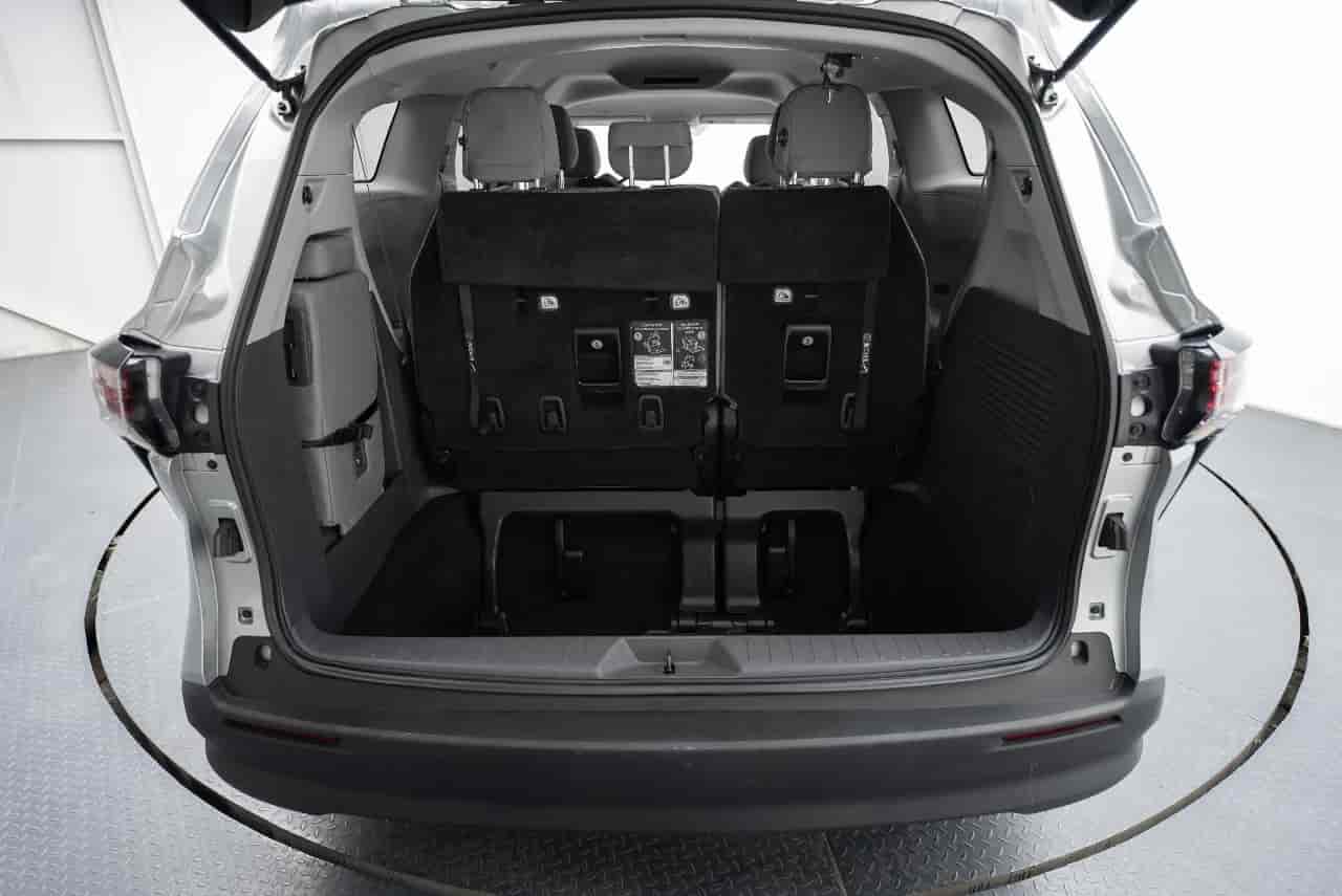 TOYOTA Sienna - 7