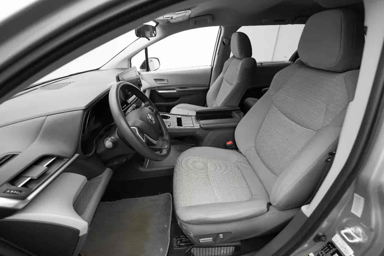 TOYOTA Sienna - 10