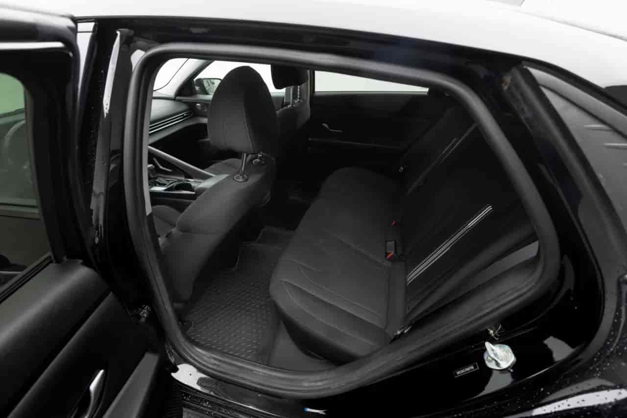 HYUNDAI Elantra - 2