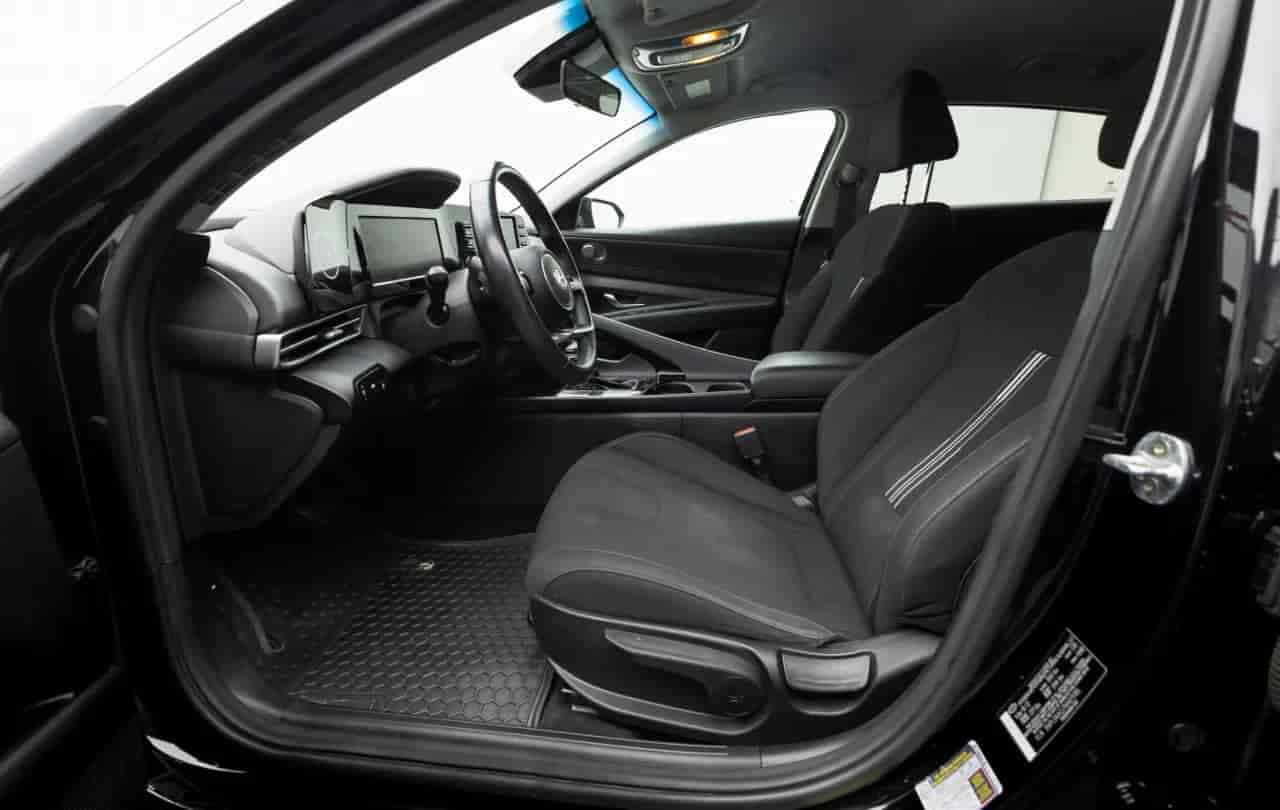 HYUNDAI Elantra - 4
