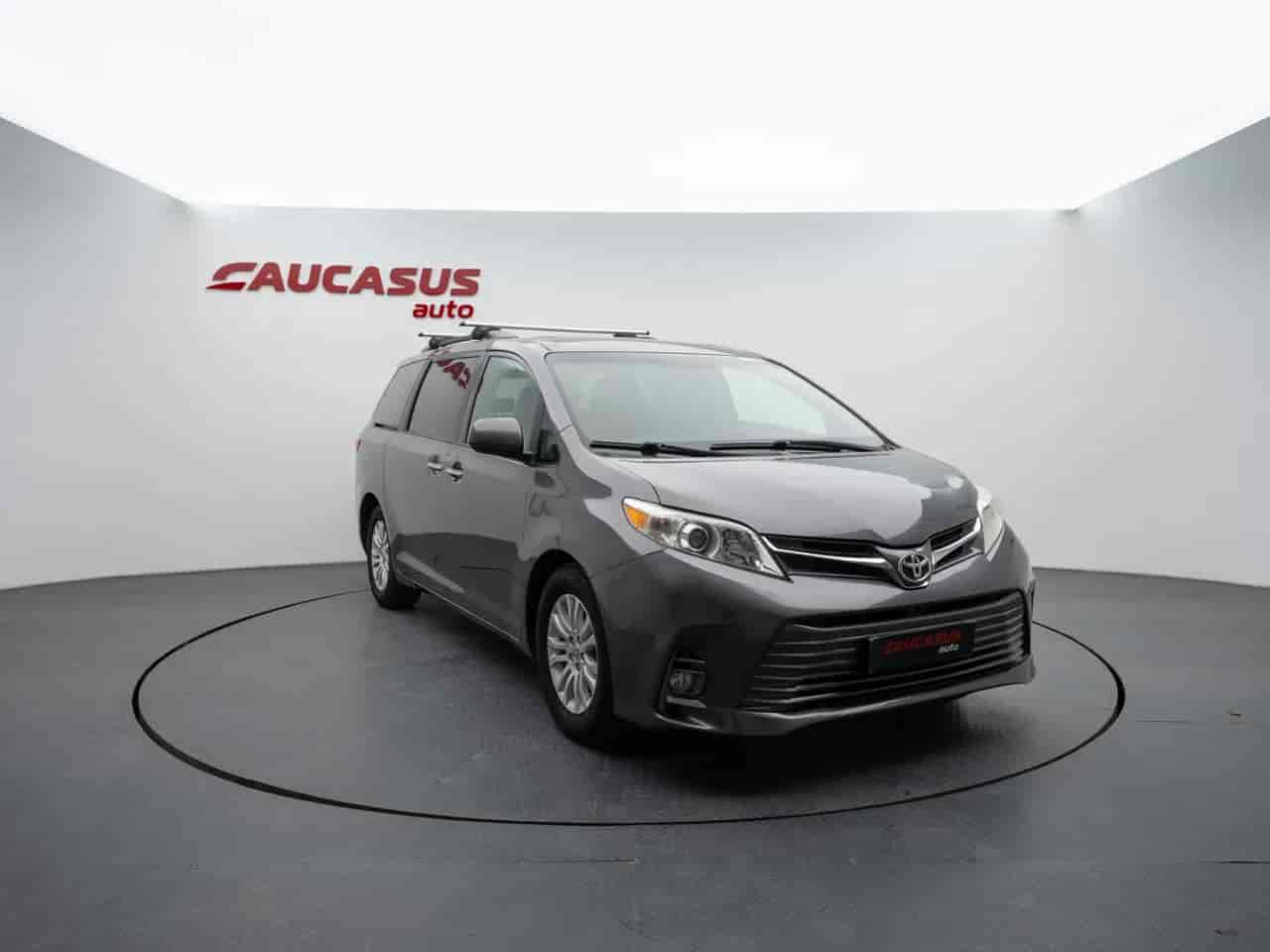 TOYOTA Sienna - 3