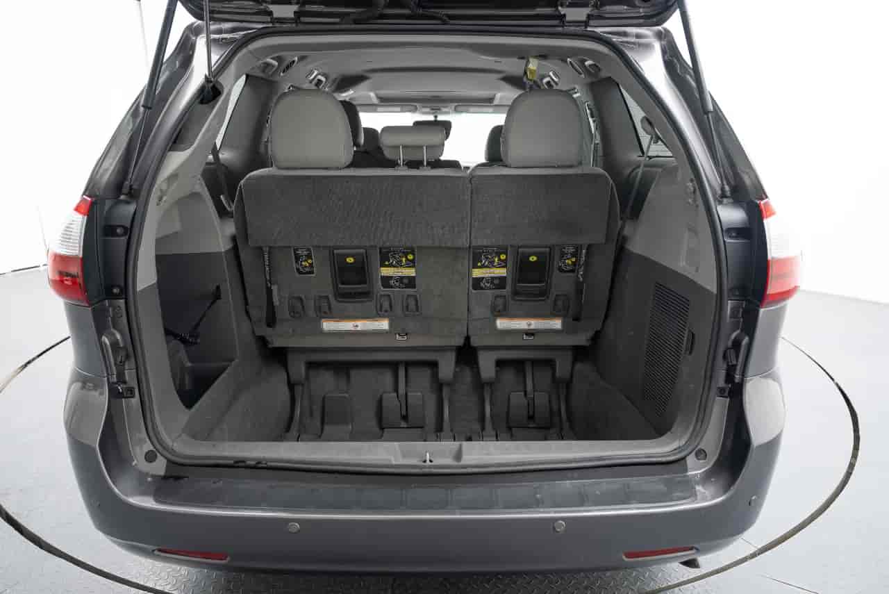 TOYOTA Sienna - 7