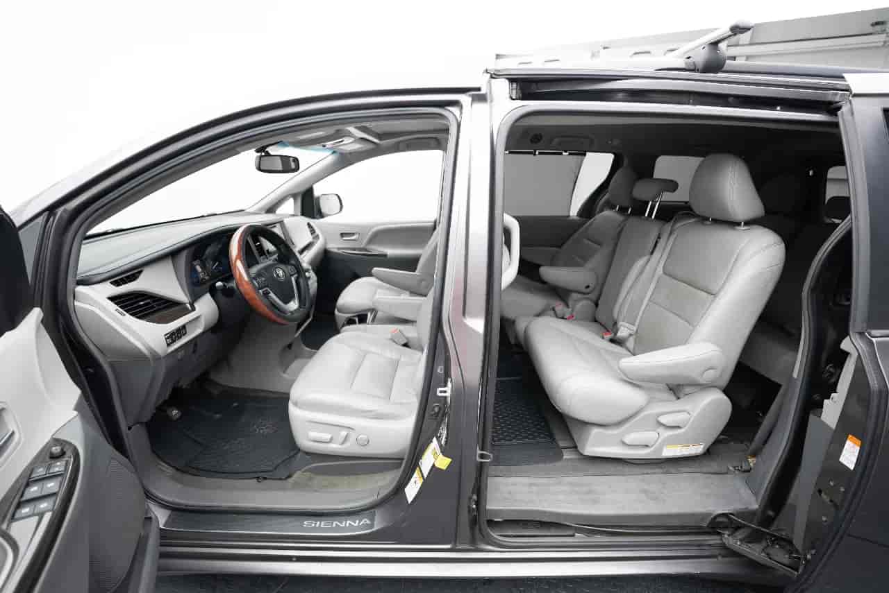 TOYOTA Sienna - 8