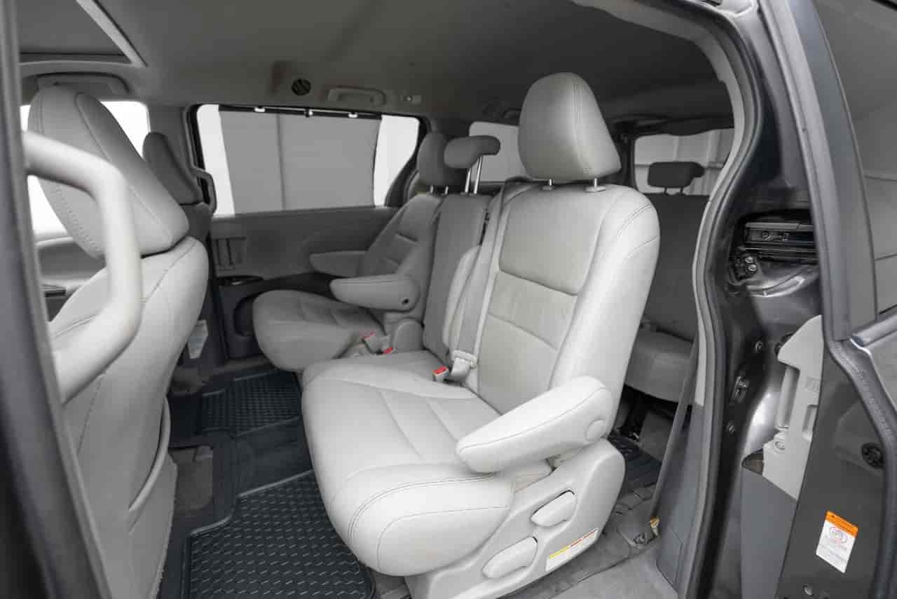 TOYOTA Sienna - 9