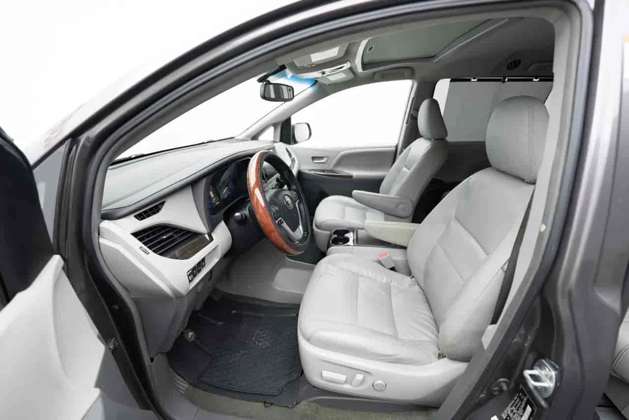TOYOTA Sienna - 10
