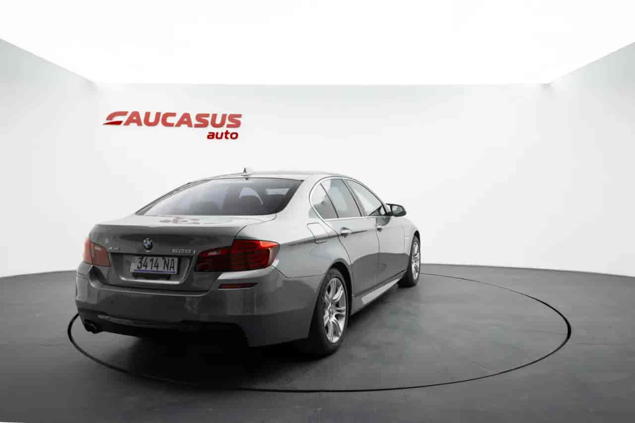 BMW 528i - 4