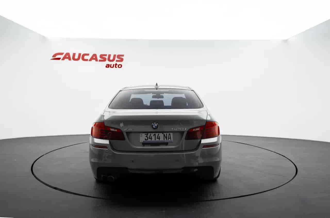 BMW 528i - 5