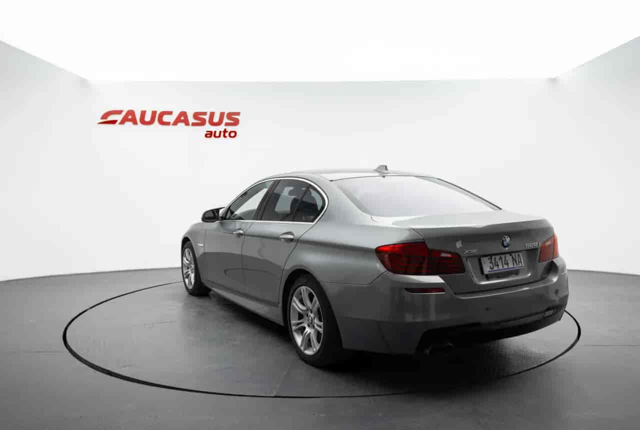 BMW 528i - 6