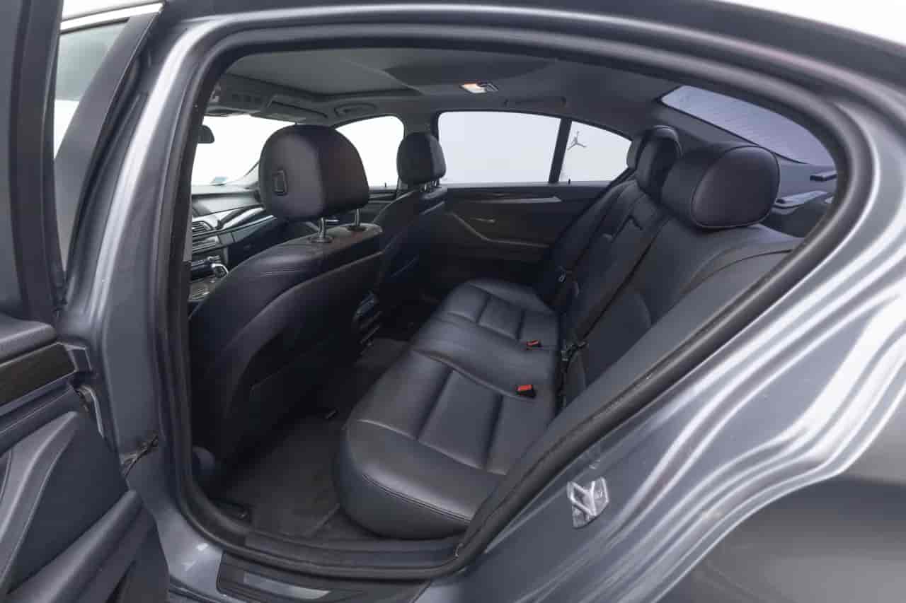 BMW 528i - 8