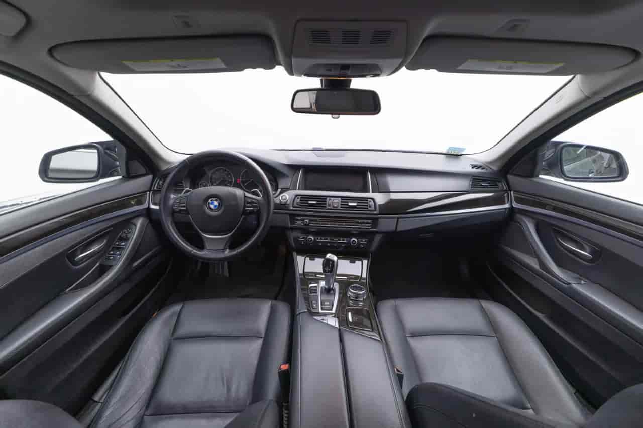 BMW 528i - 9