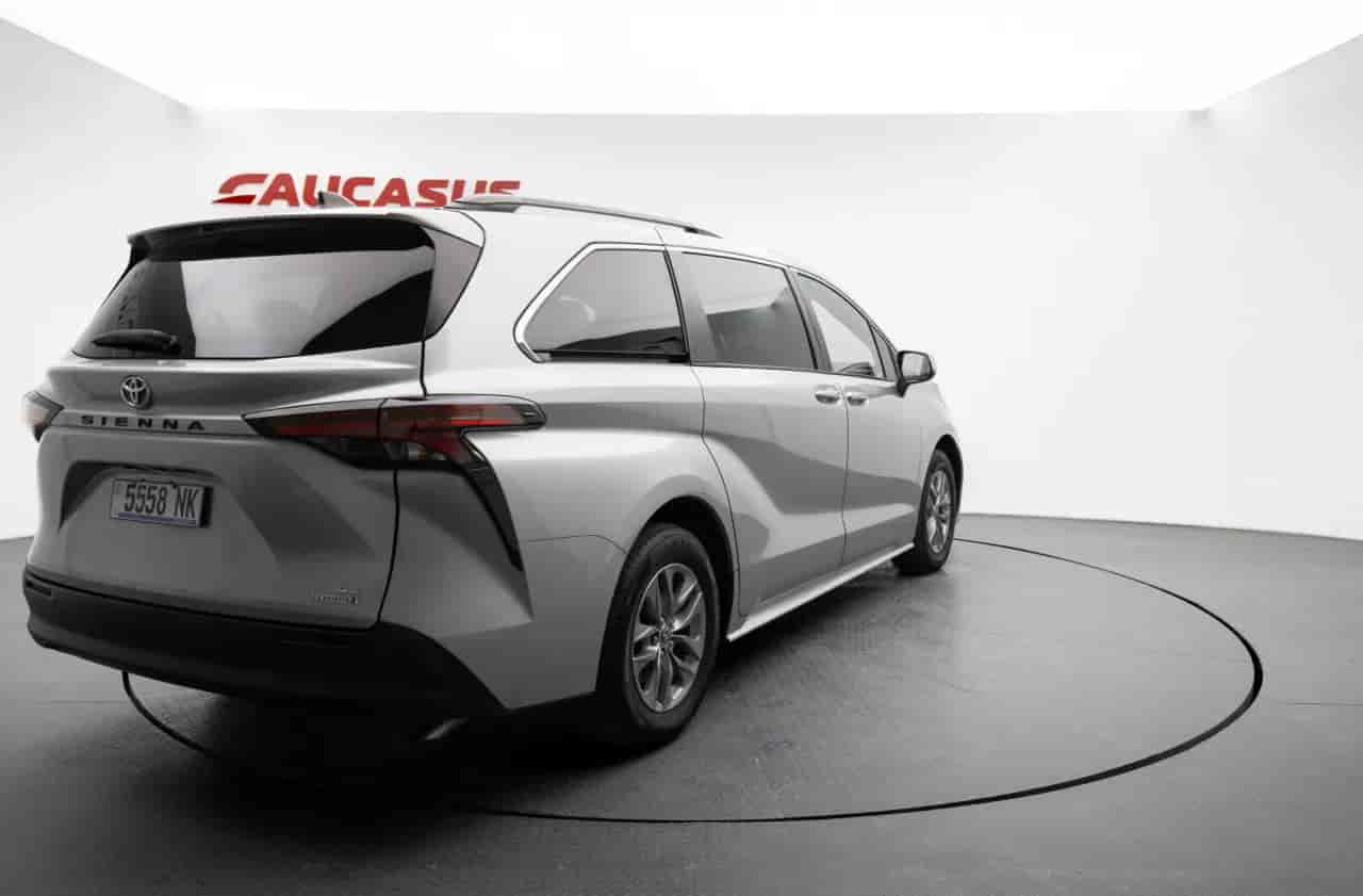 TOYOTA Sienna - 4