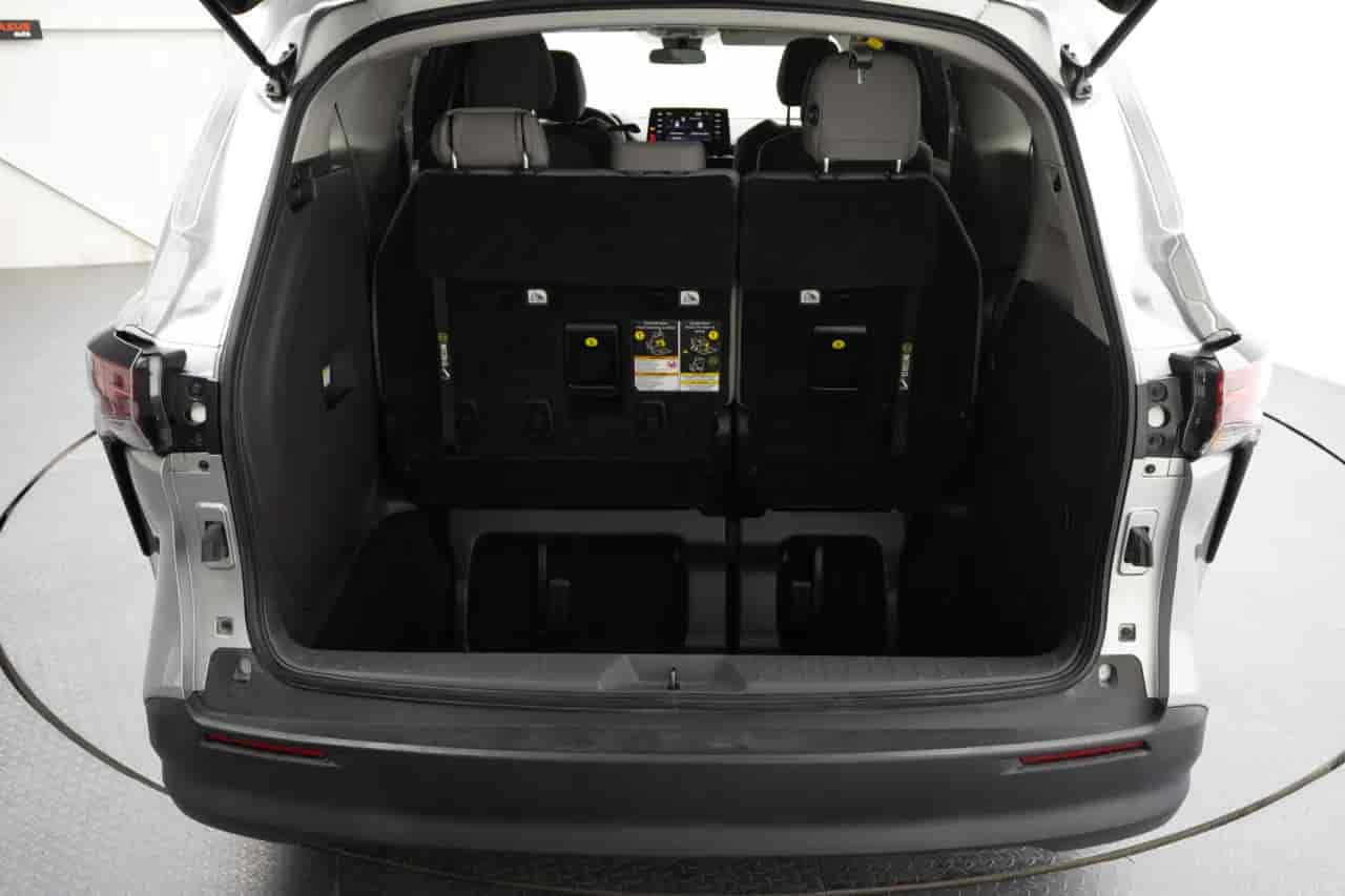 TOYOTA Sienna - 7