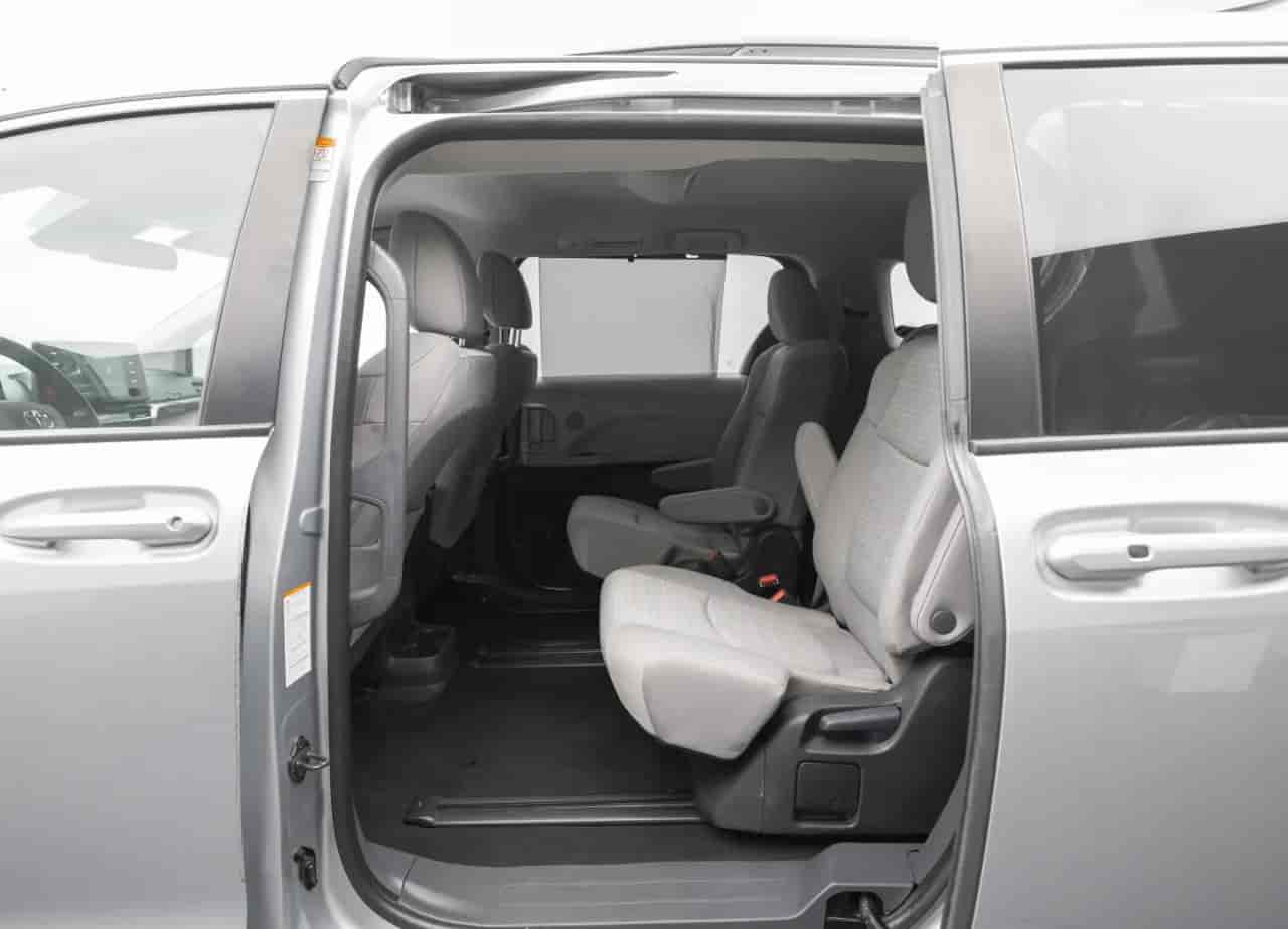 TOYOTA Sienna - 8